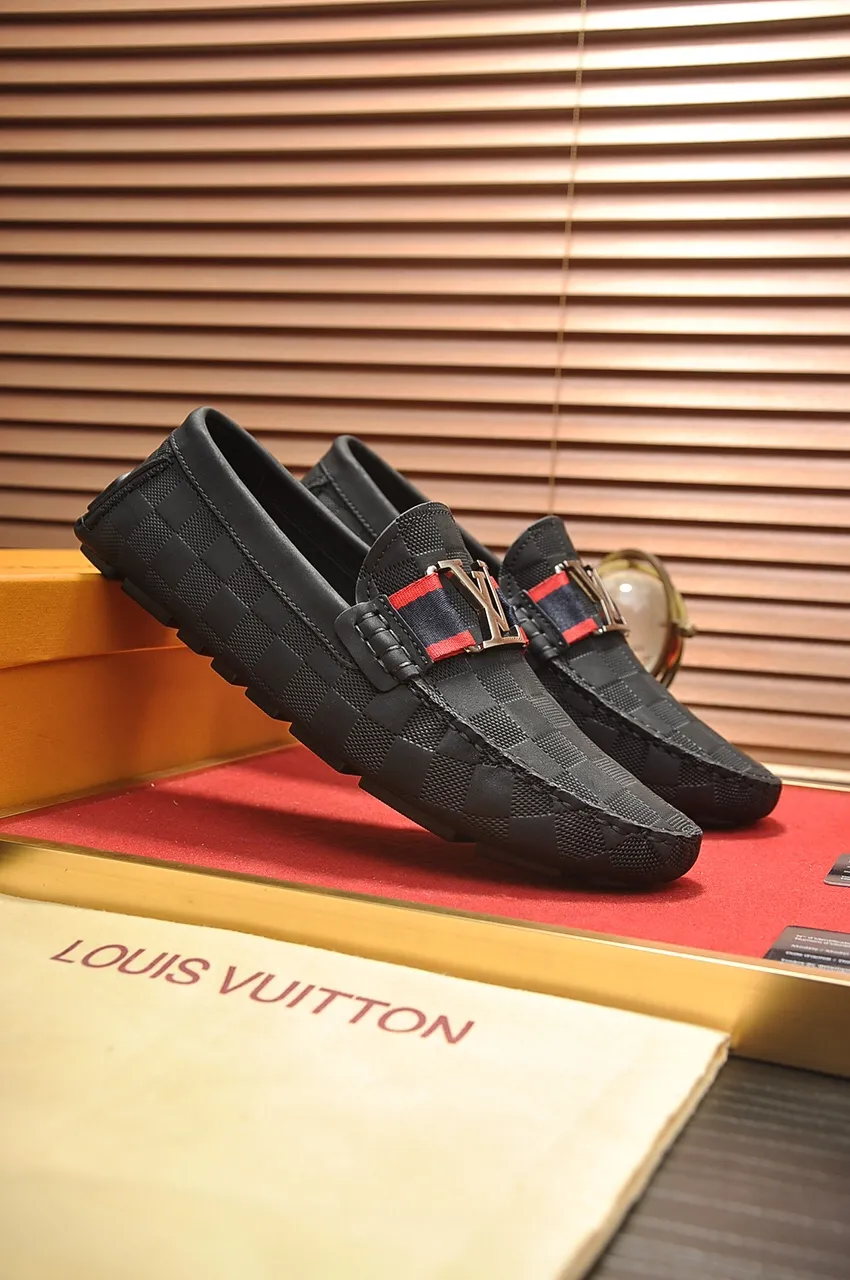 Men's men's shoes 💰420💶 [LV Doudou shoes] (water-dyed cowhide lining) new model is on the market, available on the official website. The new Doudou shoes are processed into single-color materials, and the uppers are made of imported horsehide leather. The body of the shoe is fully hemmed with mark thread, and is lined with imported original cowhide leather. The elegant shoe shape is super suitable for all-matching, and the size is 38-44.